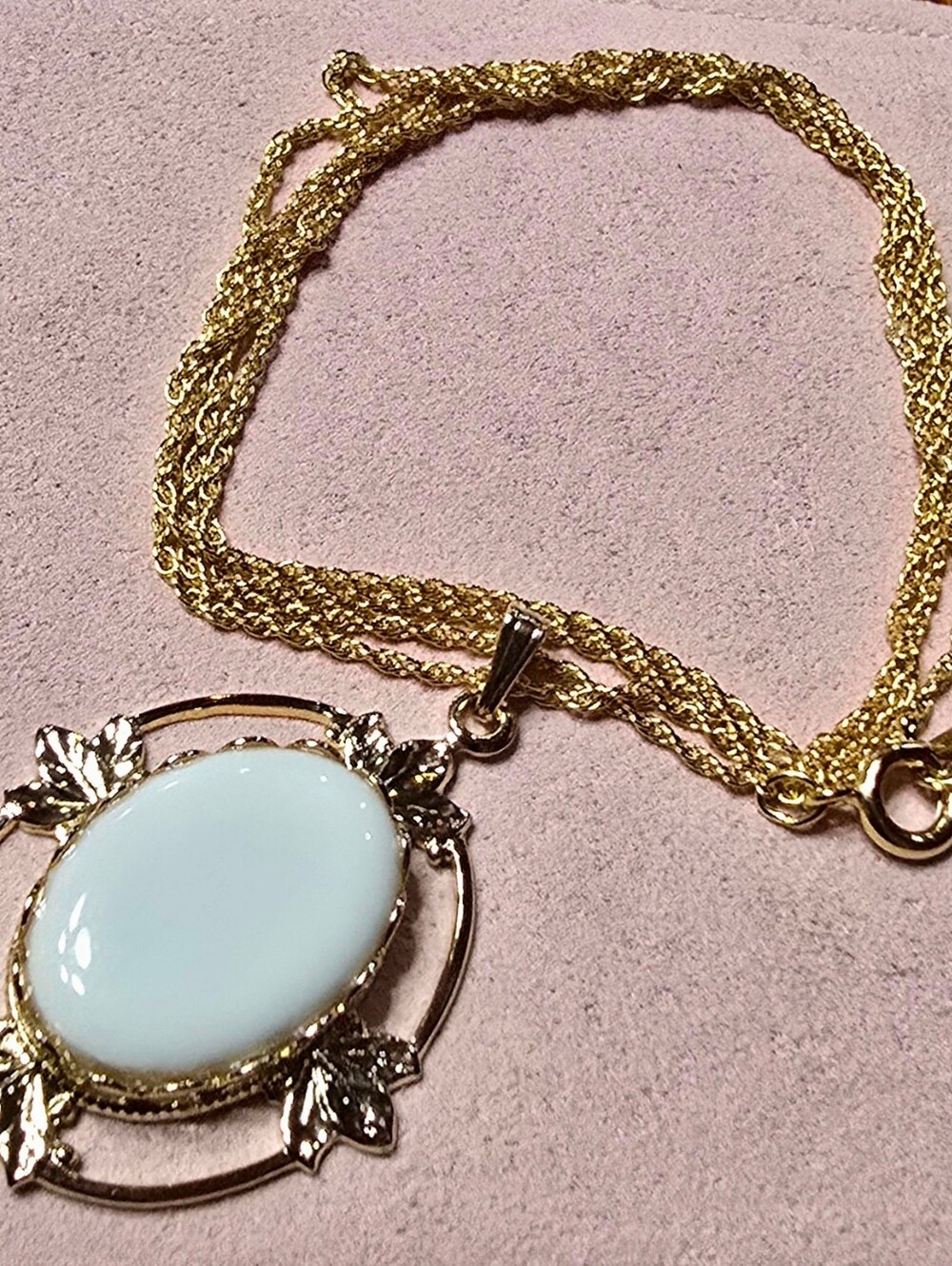 Vintage Gold Tone White Cabochon 4 Pc Set Ring Brooch Necklace (Lg and Sm) - Picture 9 of 12
